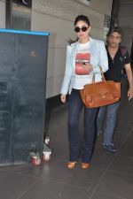 Kareena Kapoor leave for Dubai on 7th Nov 2013